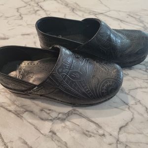 DANSKO KIDS LEATHER CLOGS size 36 (5.5 US)